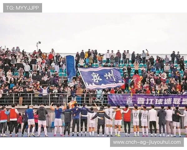 七万张足球单场门票限量发售吸引大批球迷热切期待